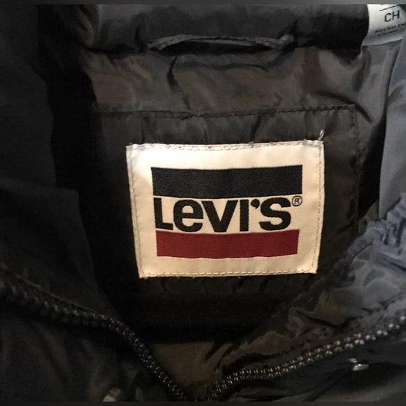 Levi's Box Quilted Puffer Vest Women's Size Small Black Recycled - Picture 4 of 11